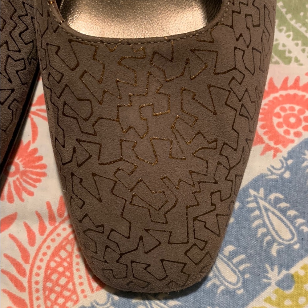Salvatore Ferragamo Suede Beige and Copper Metallic Size 8 B Heeled Shoes-NEW! - Picture 12 of 12